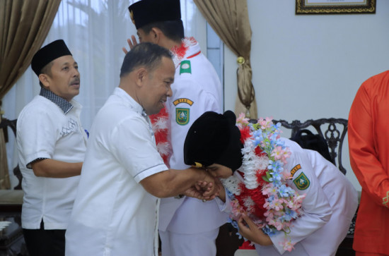 Duta Paskibraka Nasional di IKN Kamilatun Nisa Asal Kampar Tiba di Bandara Sultan Syarif Kasim II